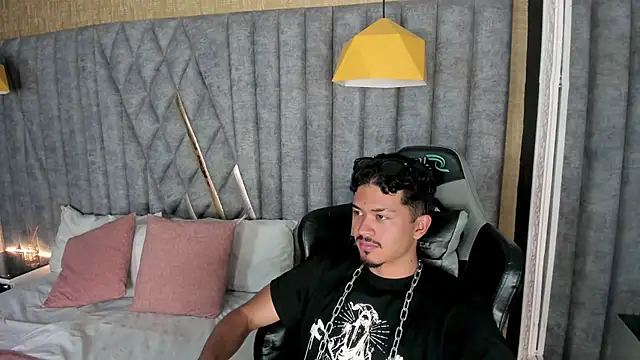 NicolaiKarav's Live XXX Chat