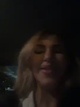 Chatroom XXX en direct de AnikaSunshine