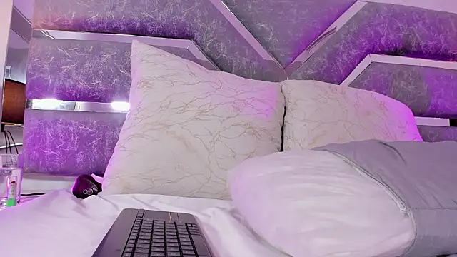 Zoe_Cuttee Adlı Modelin Canlı XXX Sohbeti