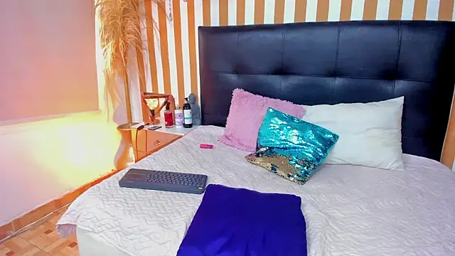 LunaToledo's Live XXX Chat