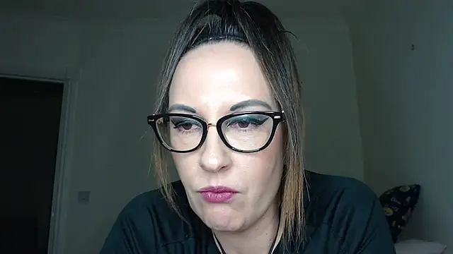 Humiliatrixxxx Chat XXX live