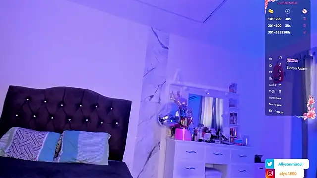 alysson_18 网络视讯表演