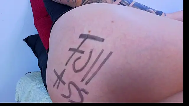 julieta-Horney-: διαδικτυακό σόου στην κάμερα