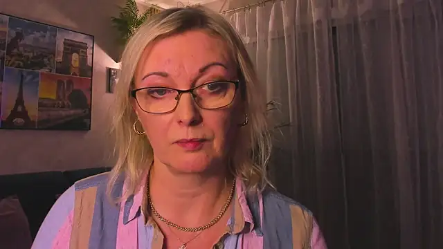 vanessa_chat: διαδικτυακό σόου στην κάμερα