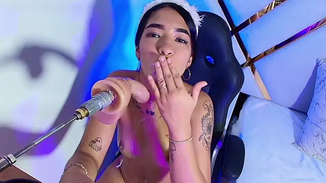 baby_naughty1_ live XXX chat