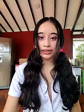 l0lita_emi Chat XXX live