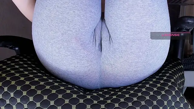 Cameltoe_squirt_inPants 现场XXX聊天