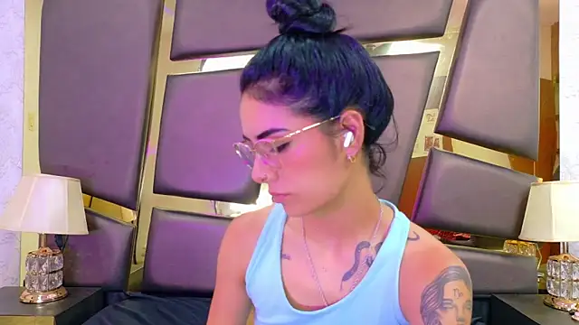 Chatroom XXX en direct de NicoleEsposito