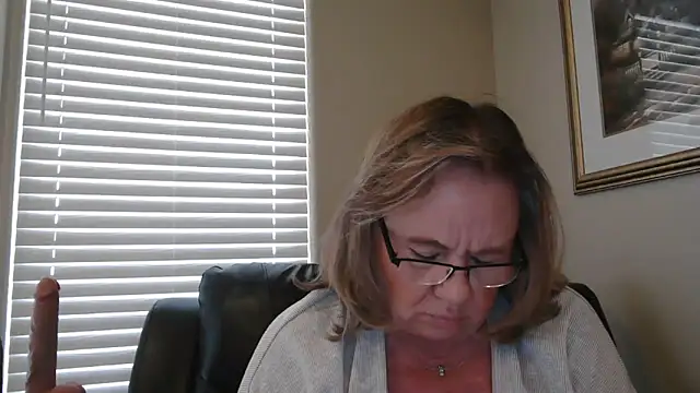 BustyAnnie Show in webcam