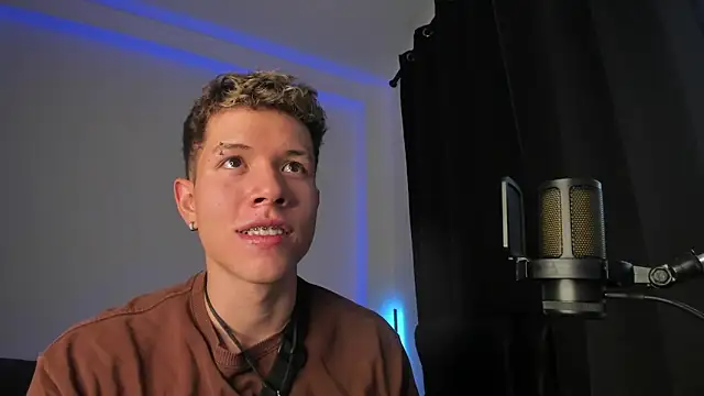 nathan_blake 现场XXX聊天