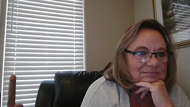 BustyAnnie live XXX chat