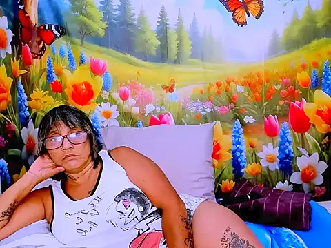 indianroxy's Live XXX Chat