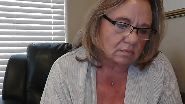 XXX chat uživo modela BustyAnnie