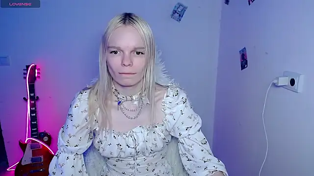 Онлайн чат XXX Emily_Nyaffee