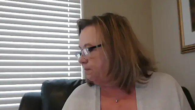 Chat XXX en directo de BustyAnnie