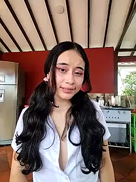 l0lita_emi Adlı Modelin Canlı XXX Sohbeti