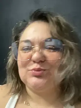 MikyVesela Adlı Modelin Canlı XXX Sohbeti