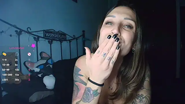 -AliceWonder- Live XXX Chat