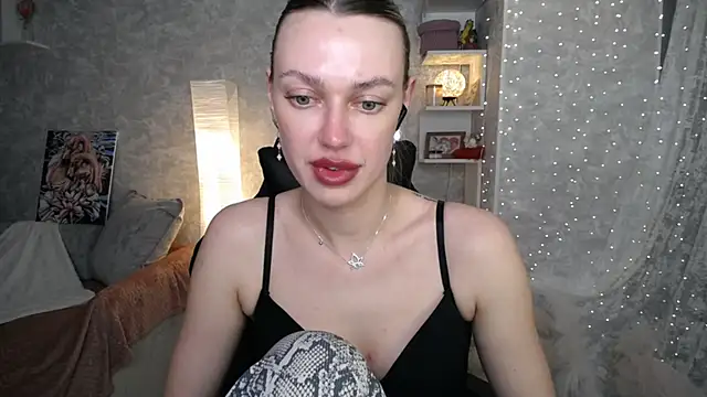 NickyAdamidi élő XXX-chatje