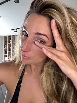 Thescorpionfr_ élő XXX-chatje