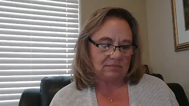 BustyAnnie – Naživo XXX chat