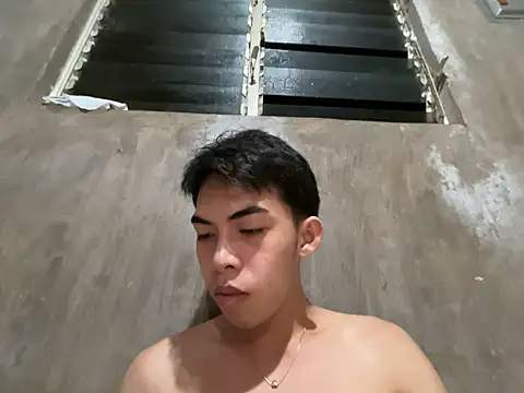 UrhotsilverboyのライブXXXチャット