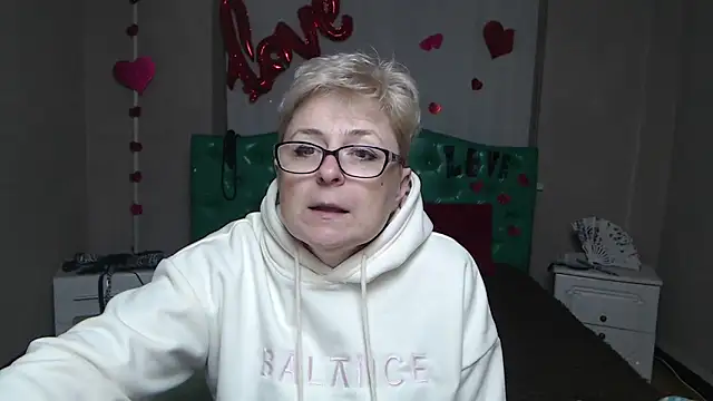 EmiliaGreen Live XXX chat