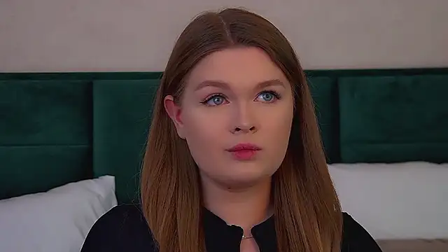 CrystalLyons' Live XXX Chat