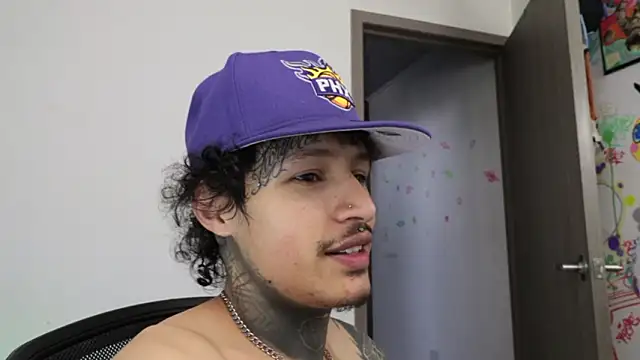 Вебкам-шоу trieone