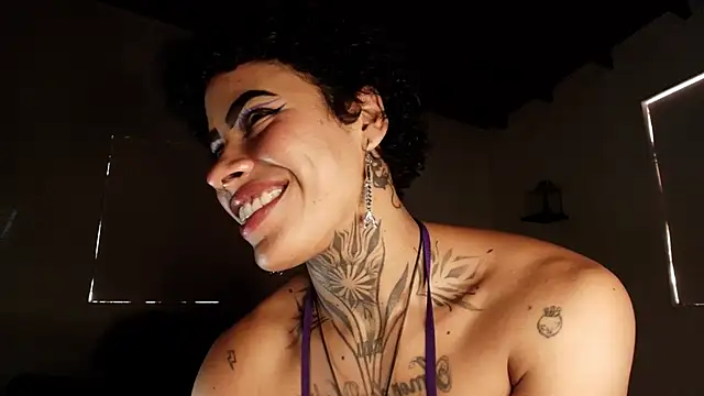 Chatroom XXX en direct de Canela_Osada_