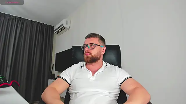 Findom_guy élő XXX-chatje