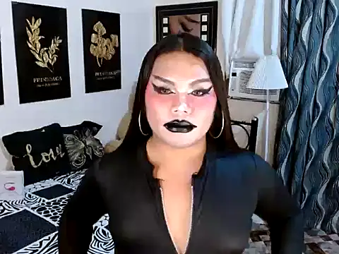 TSbrianaHugeCock: онлайн-секс-чат