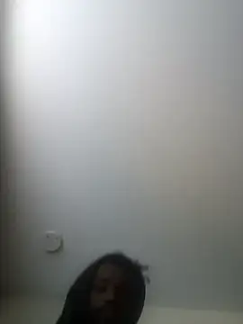 Kaalum561: διαδικτυακό σόου στην κάμερα