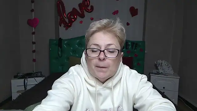 EmiliaGree: απευθείας συνομιλία ΧΧΧ