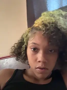 Tamiii420 élő XXX-chatje