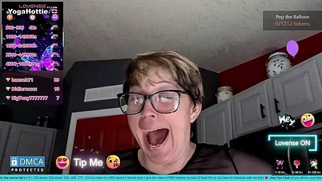 YogaHottie76のライブXXXチャット