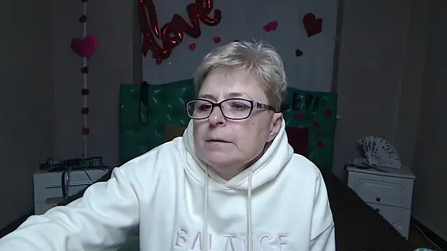 EmiliaGree 即時 XXX 聊天