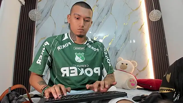 _cannabitch's Live XXX Chat