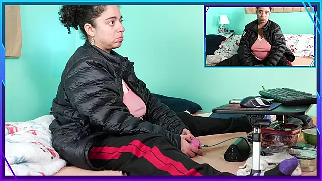 nsfwismorefun élő XXX-chatje