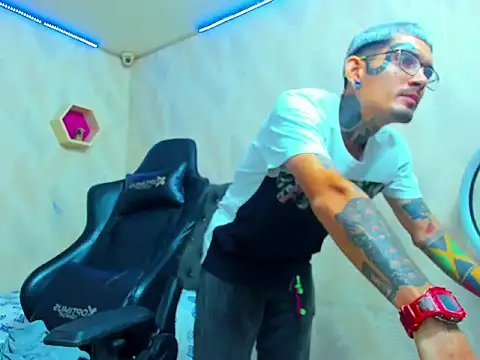 Czat XXX na żywo – Boy_tatto77