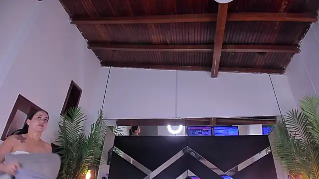 emily-fox's Live XXX Chat