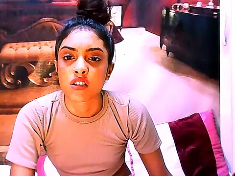 IndianPretty14u2Luv's Live XXX Chat