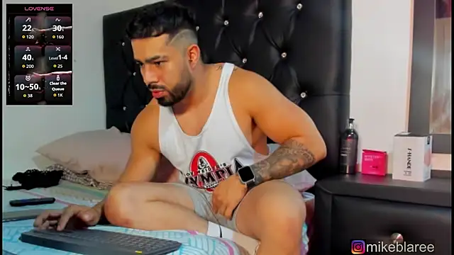 mikeblaree's Live XXX Chat