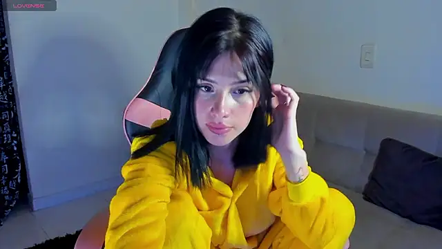 MadelineEvans-'s Live XXX Chat
