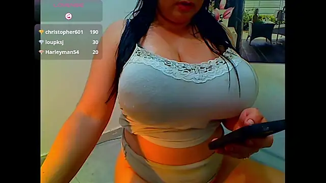 Bigcocksexyluisa élő XXX-chatje