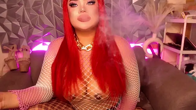 AlwaysHornyMia élő XXX-chatje