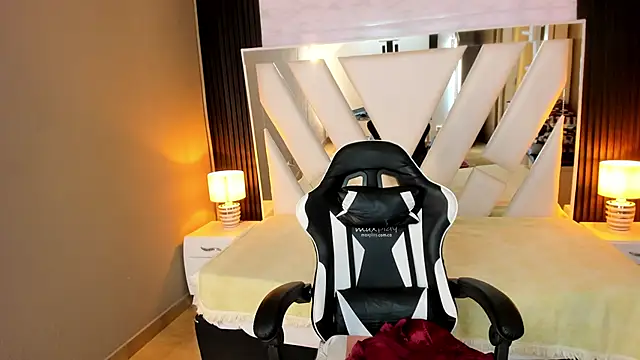 Linda4Petite Live XXX Chat