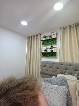 Chat +18 de sasi_luna ao vivo