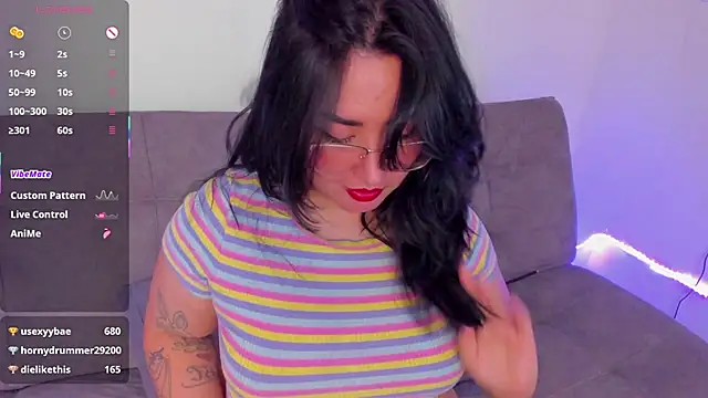 Curvybaddie99 Adlı Modelin Canlı XXX Sohbeti