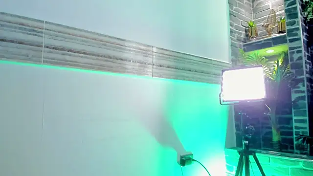 Adonis_hot Webcam show